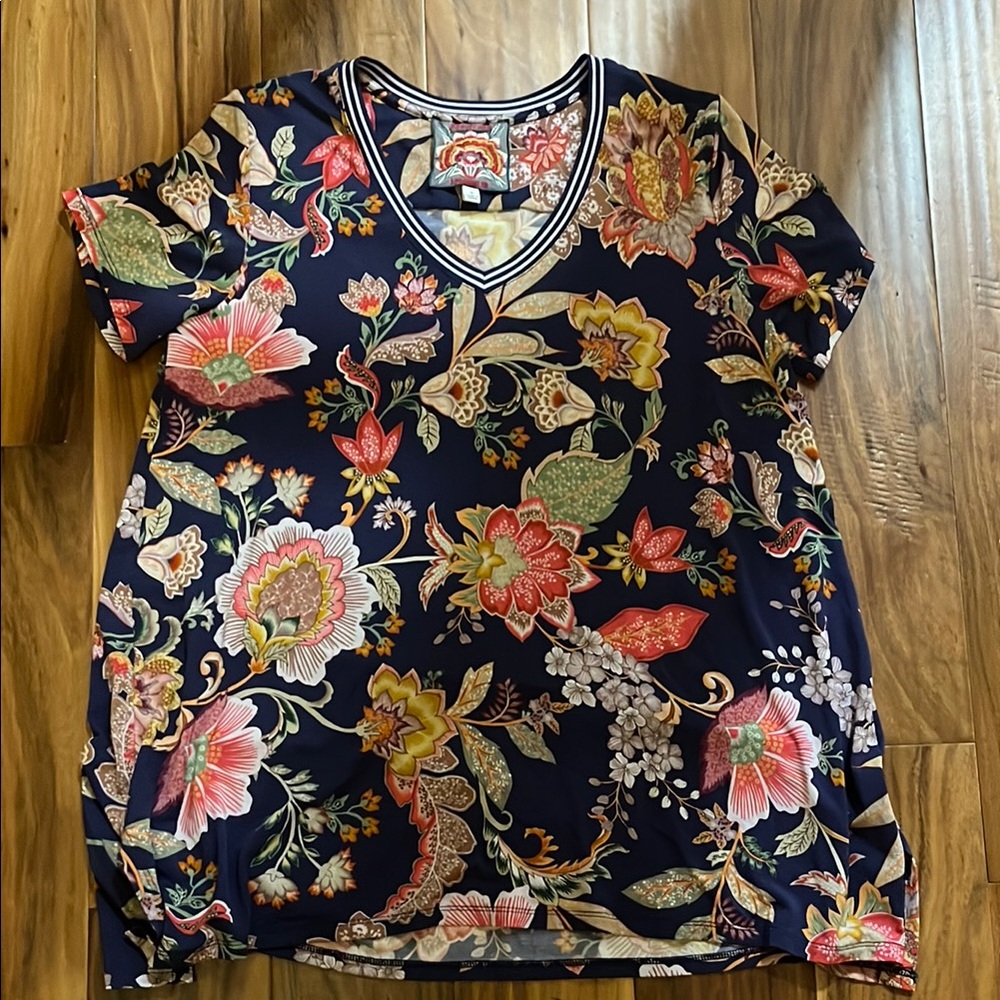 Johnny Was Floral V-Neck Women's Top - Picture 2 of 5